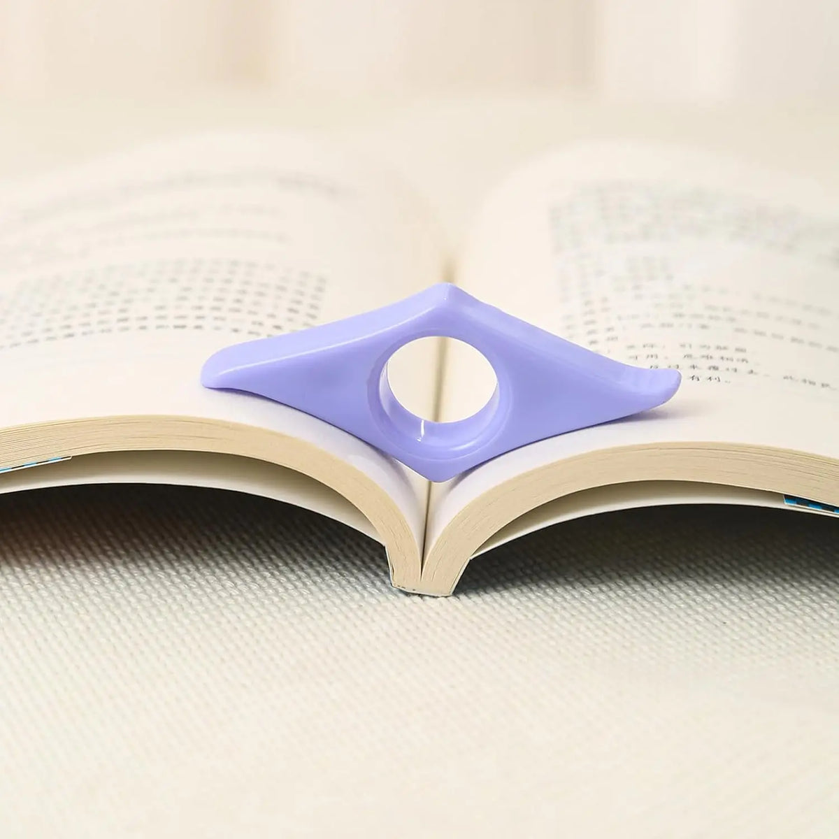 Transparent Acrylic Book Page Holder Thumb Book Holder Ring Book Opener Bookmark Reading Accessories for Teachers Literary Reade