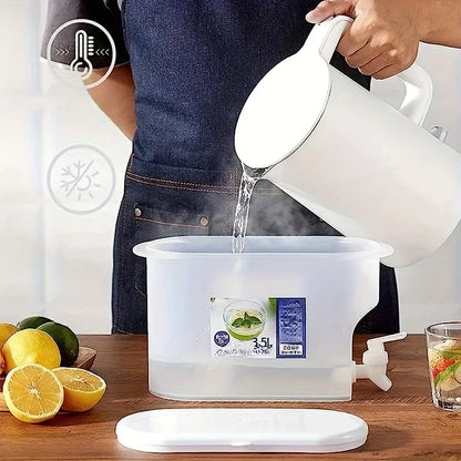 Large Capacity Refrigerator Beverage Dispenser with Spout, Easy Pour Spout, Great for Ice Lemonade, Fruit Teapot /Water Bottle