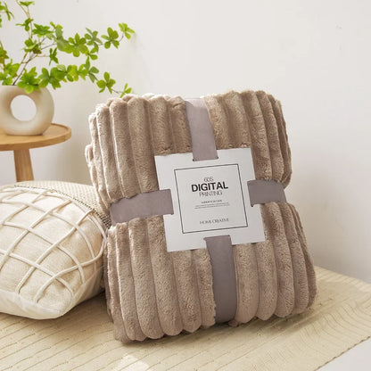 1pc Fluffy Coral Velvet Blanket Air-Conditioned Flannel Plush Comfortable Thickened and Warm Soft Plush Throw Blanket Bed Cover