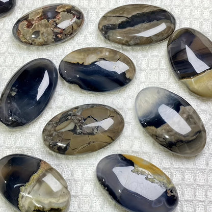 1pc UV Reactive Volcano Agate Palm Stone, Glowing Green Fluorescent Crystal Home Decor, Tabletop Display, Holiday Gift