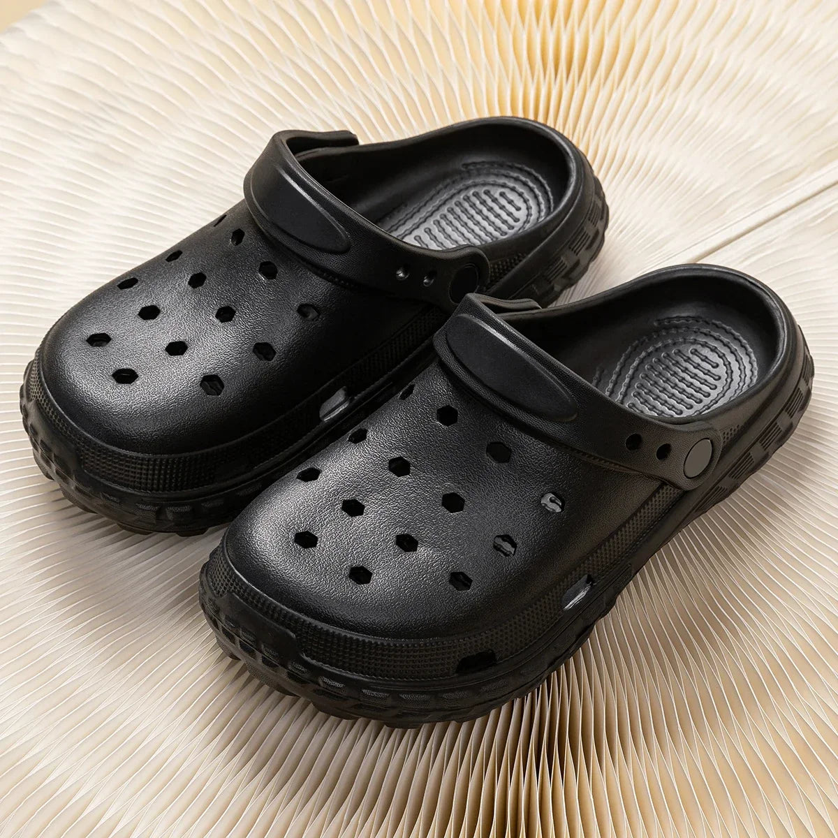 Women and Men's Hole Shoes Summer Non-Slip Outdoor Sandals Closed Toe