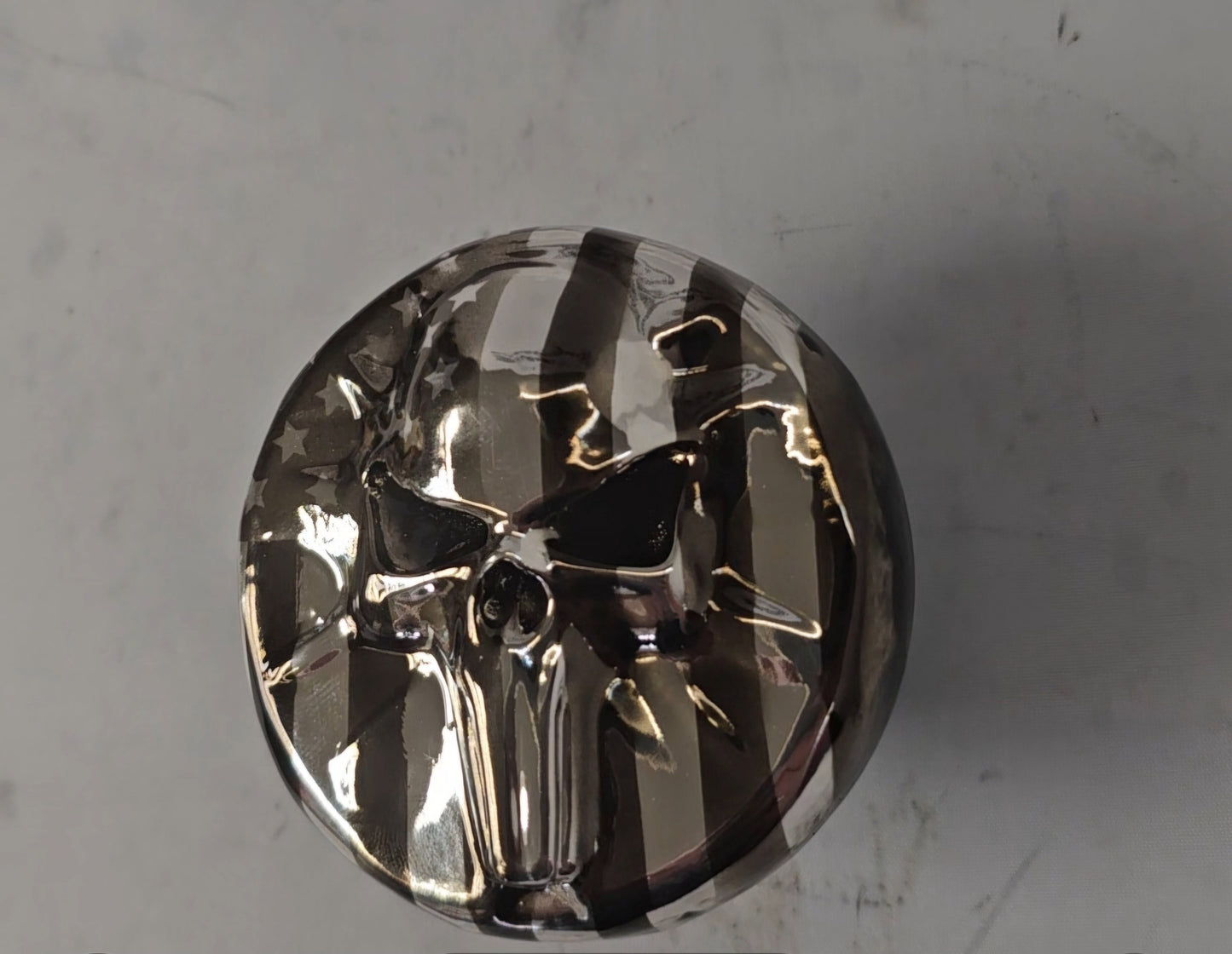 3D skull and flag on Harley touring fuel cap