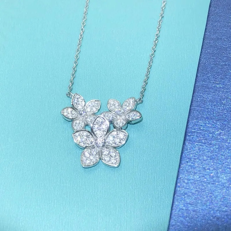 Huitan Shiny Flowers Design Pendant Necklace with Cubic Zirconia Graceful Trendy Accessories for Women Aesthetic Wedding Jewelry