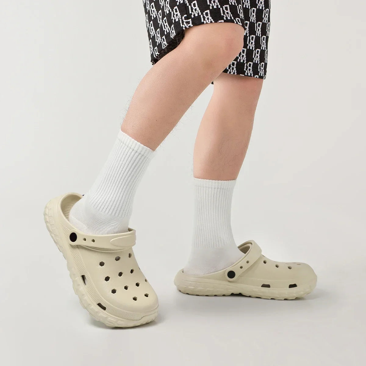 Women and Men's Hole Shoes Summer Non-Slip Outdoor Sandals Closed Toe