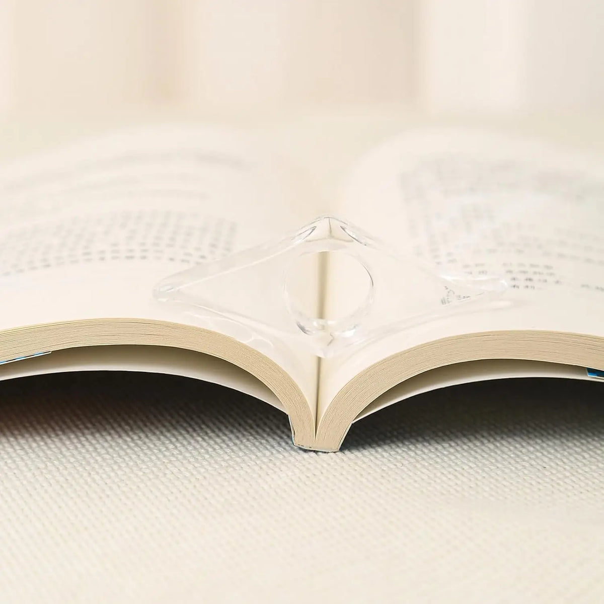 Transparent Acrylic Book Page Holder Thumb Book Holder Ring Book Opener Bookmark Reading Accessories for Teachers Literary Reade