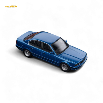 DCM BMW E34 5-Series Sedan Avis Metallic Blue 1:64