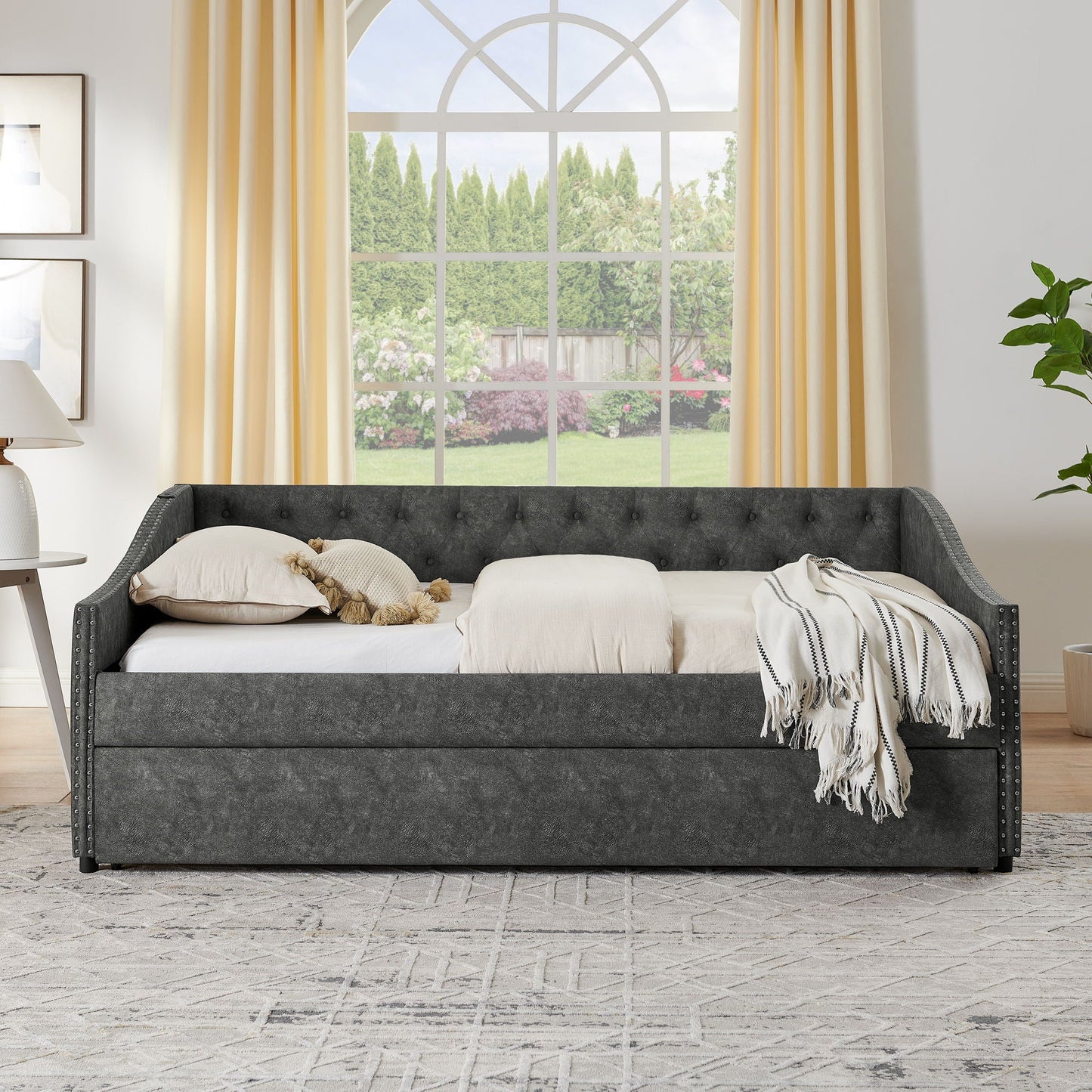 Upholstered Daybed With USB Charging & Pull Out Bed