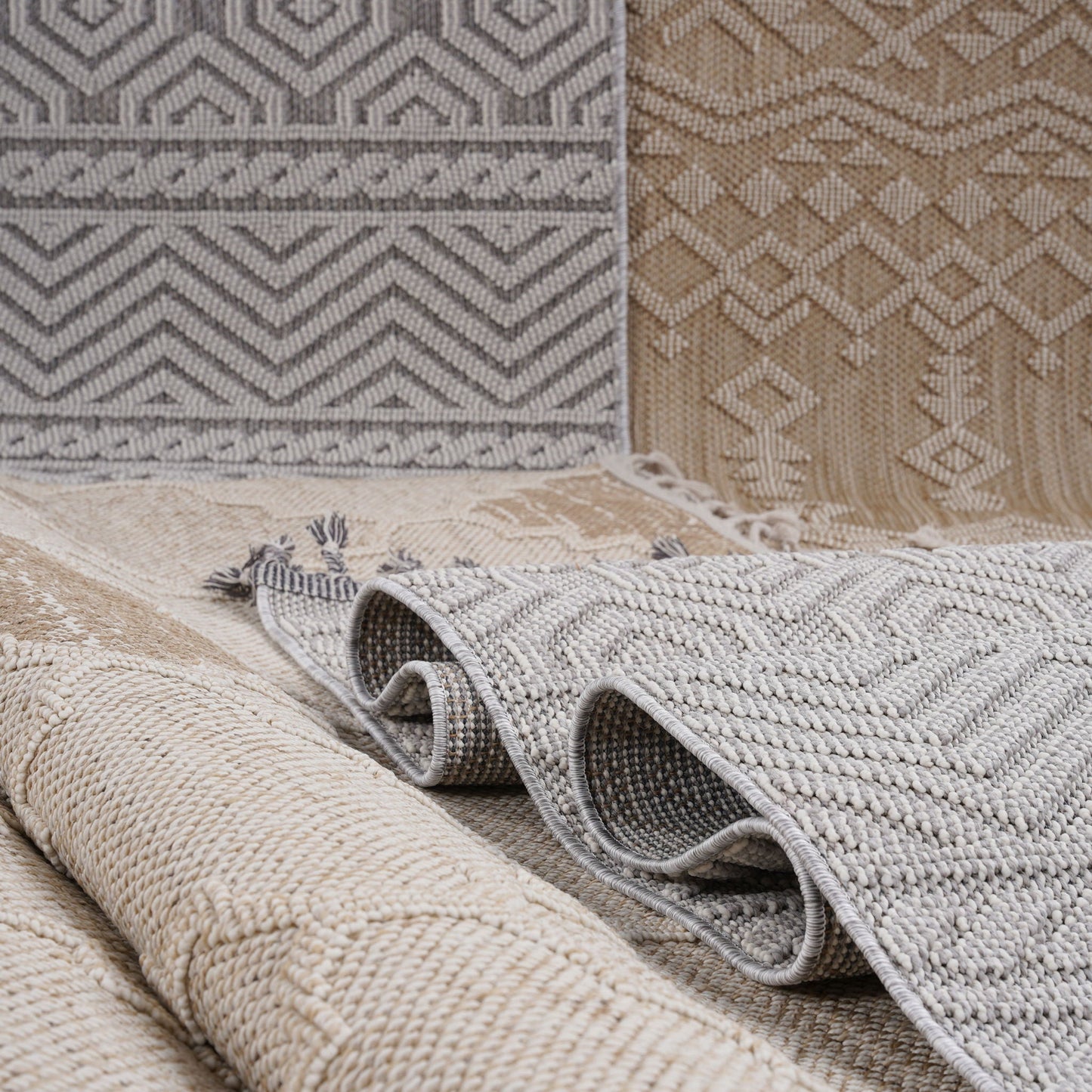 Guros - 8' X 10' Medallion Indoor / Outdoor Area Rug - Gray / White