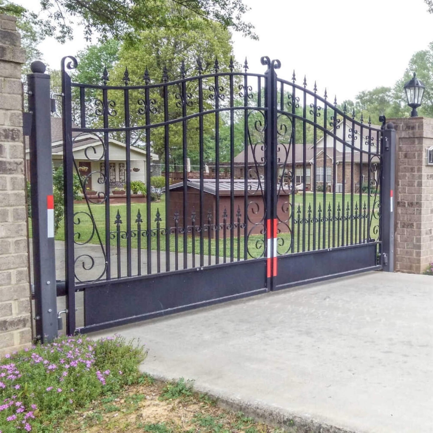 [12-18FT] Heavy-Duty Venice-Style Steel Dual-Swing Driveway Gate (SAK68025)