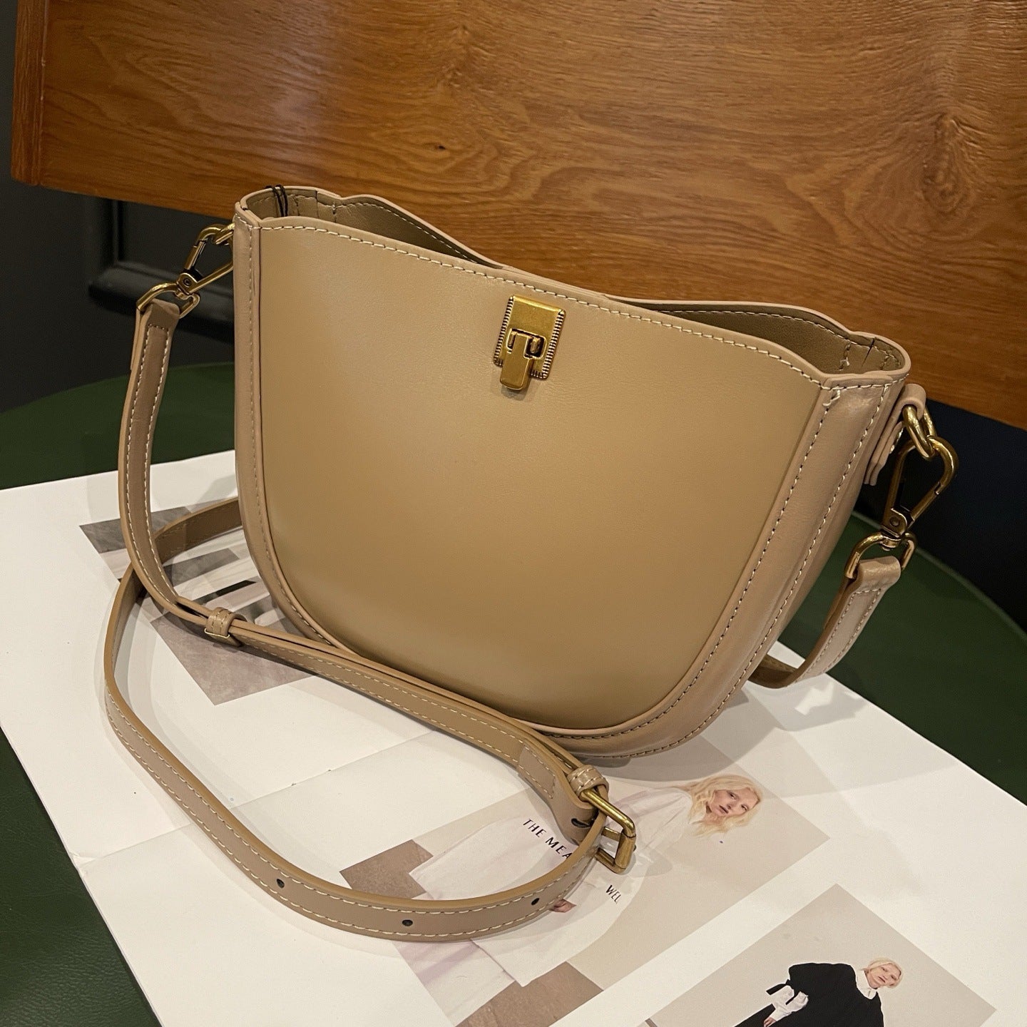 New Genuine Leather Saddle Bag, Versatile Commuter Women's Bag, Single Shoulder And Crossbody, Top-grain Cowhide, Simple And Stylish Shell Bag