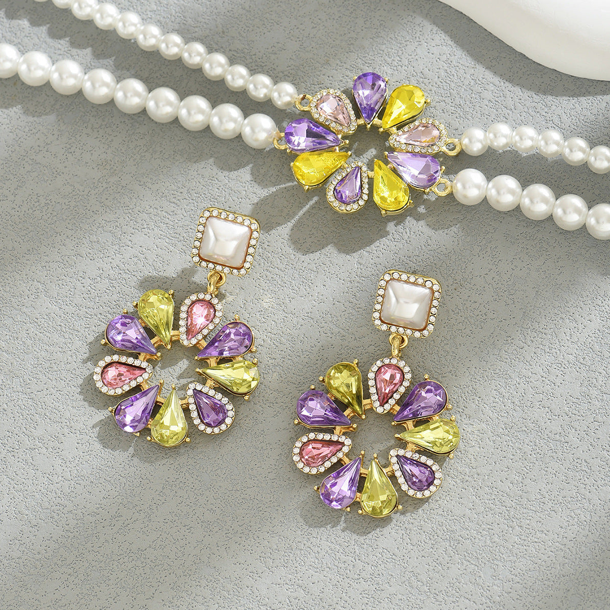 Cross-border Vintage Commute Style Women Jewelry Set, Floral Design Versatile Niche Premium Texture Beaded Matching Necklace & Earrings