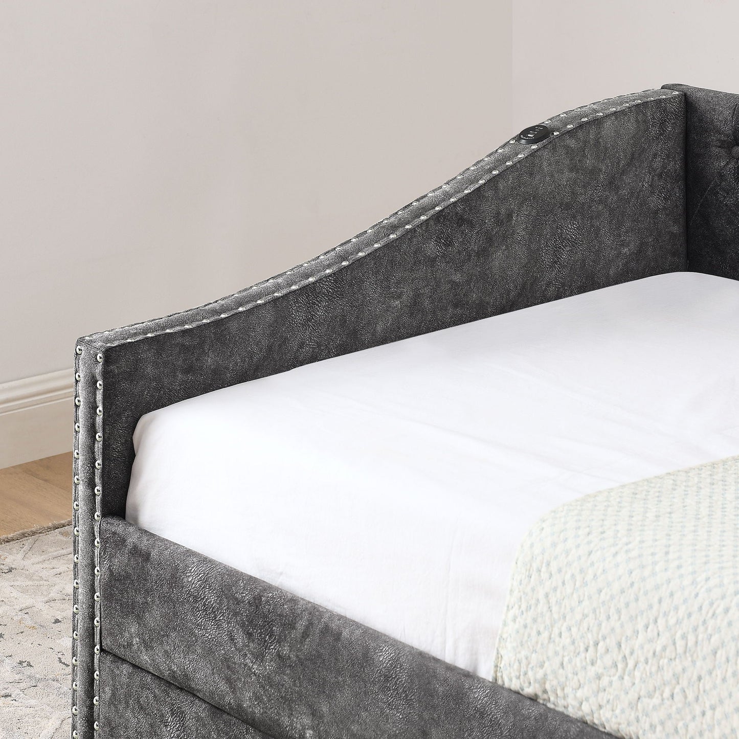 Upholstered Daybed With USB Charging & Pull Out Bed