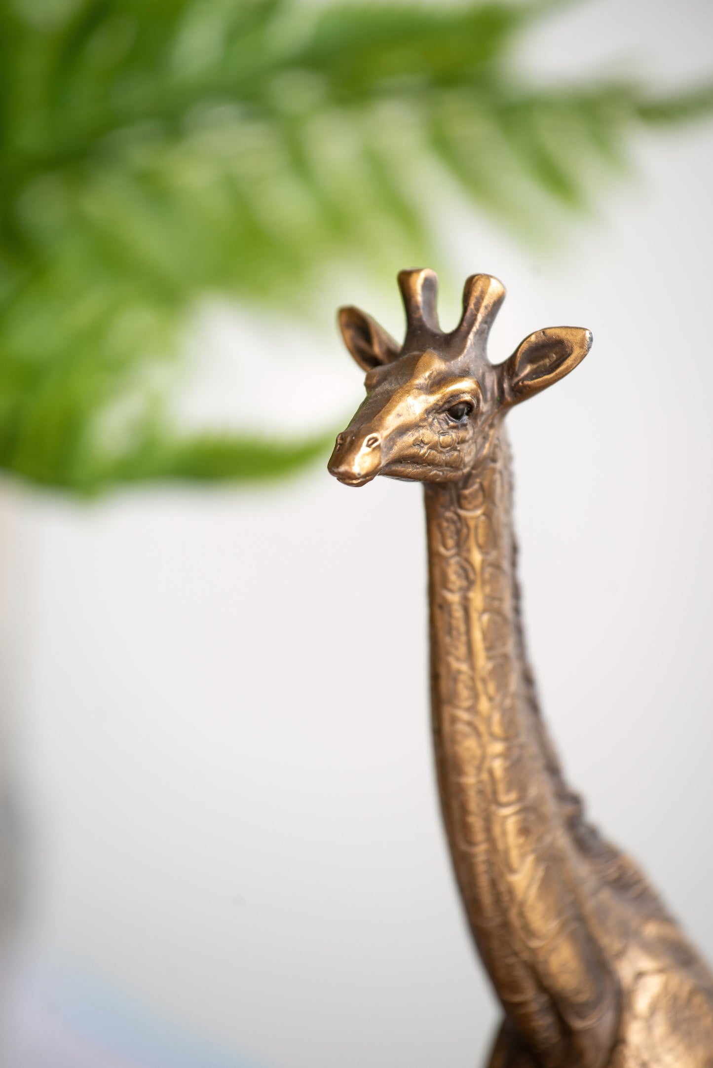 5.9x2.2x11.2" Giraffe Statuette, Animal Statue Décor
