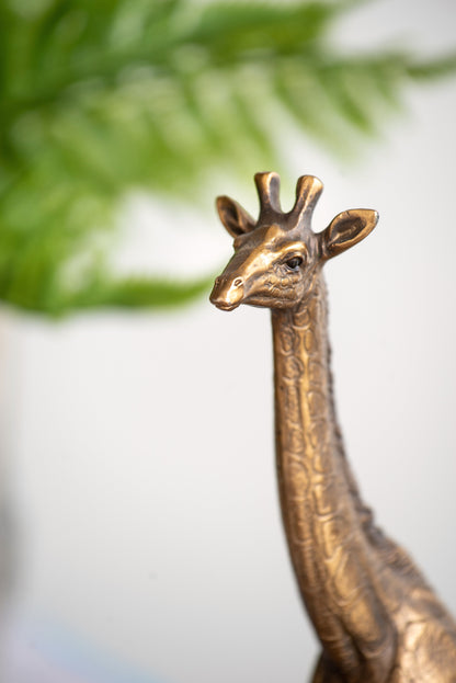 5.9x2.2x11.2" Giraffe Statuette, Animal Statue Décor