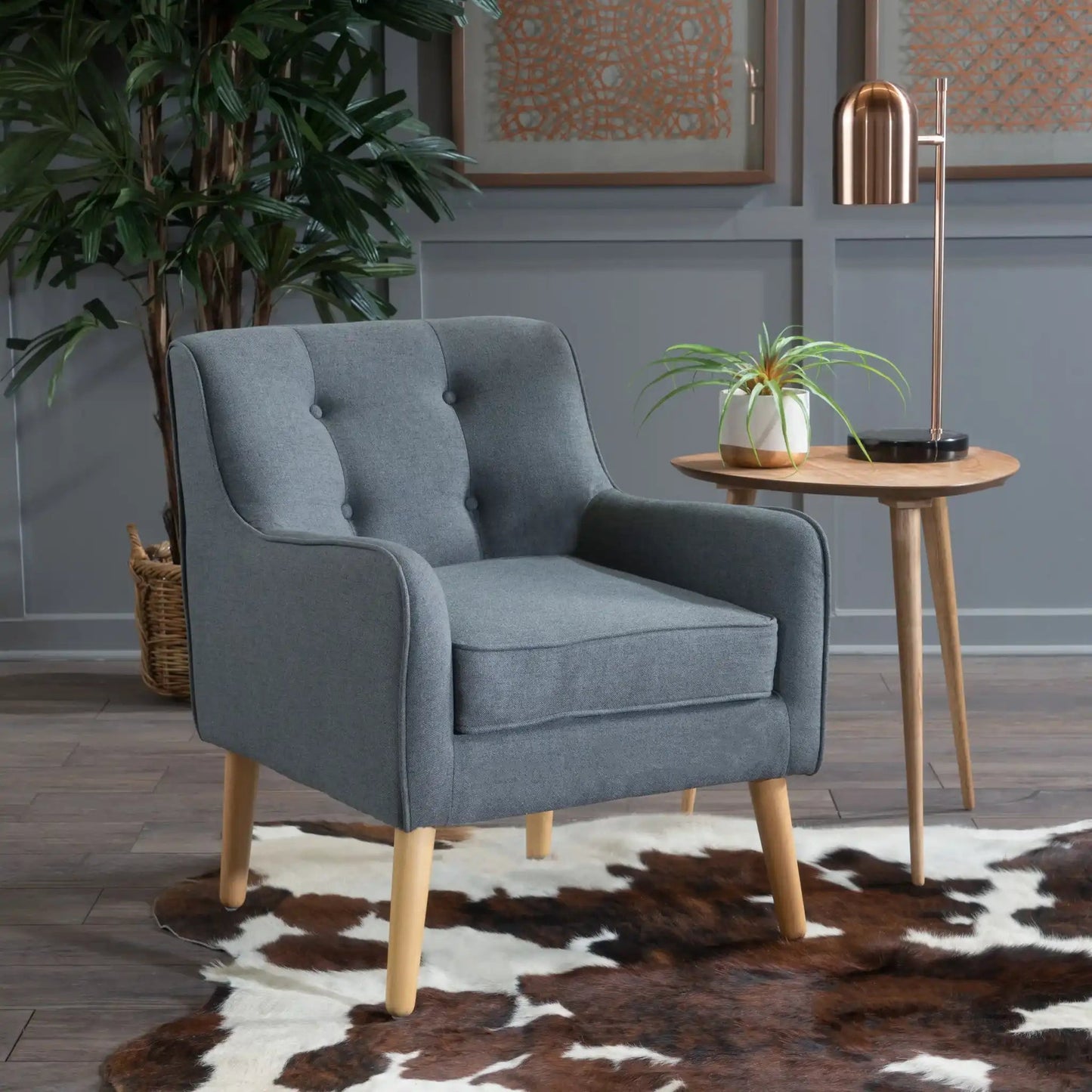 Modern Arm Chair With Tufted Back and Wooden Legs