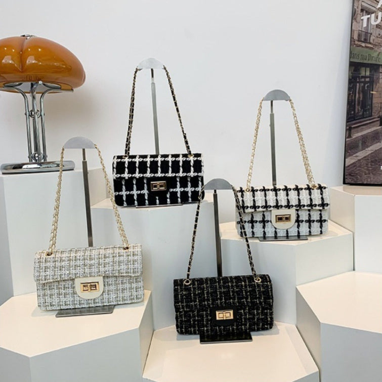 Womens Checkerboard-pattern Shoulder Bag With A Chain Strap