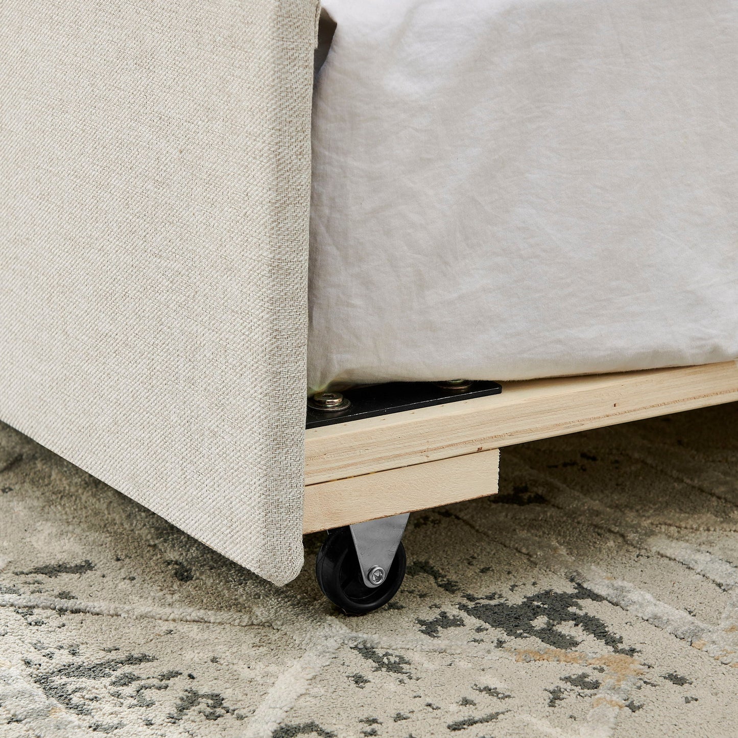 Upholstered Daybed With USB Charging & Pull Out Bed