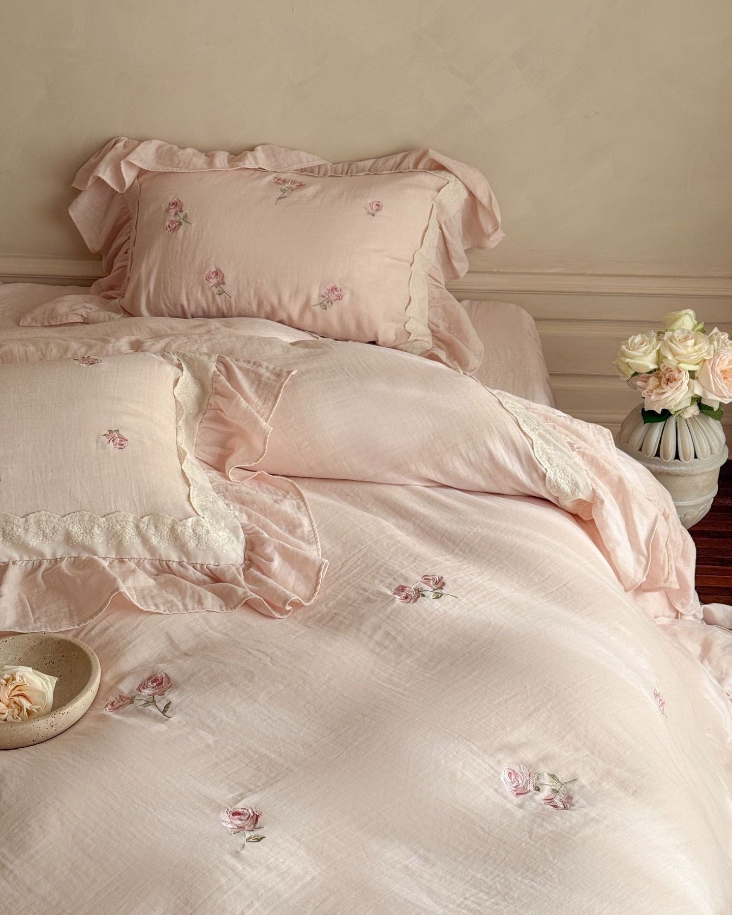 Beatrice Rose Lace Ruffle Bedding Set / Pink