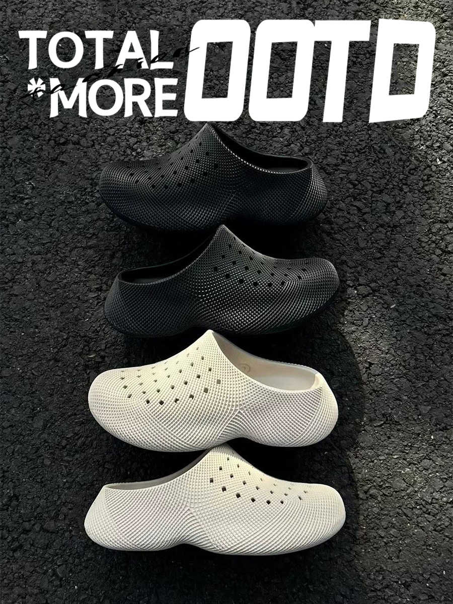 Outerwear 3D-textured Squishy-soft Closed-toe Slippers