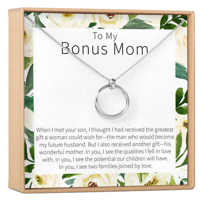Bonus Mom Linked Circles Necklace