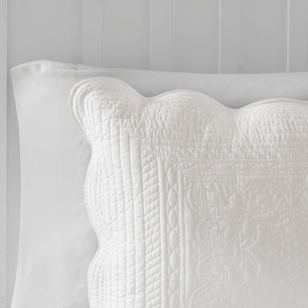 3 Piece Reversible Scalloped Edge Quilt Set White Full/Queen