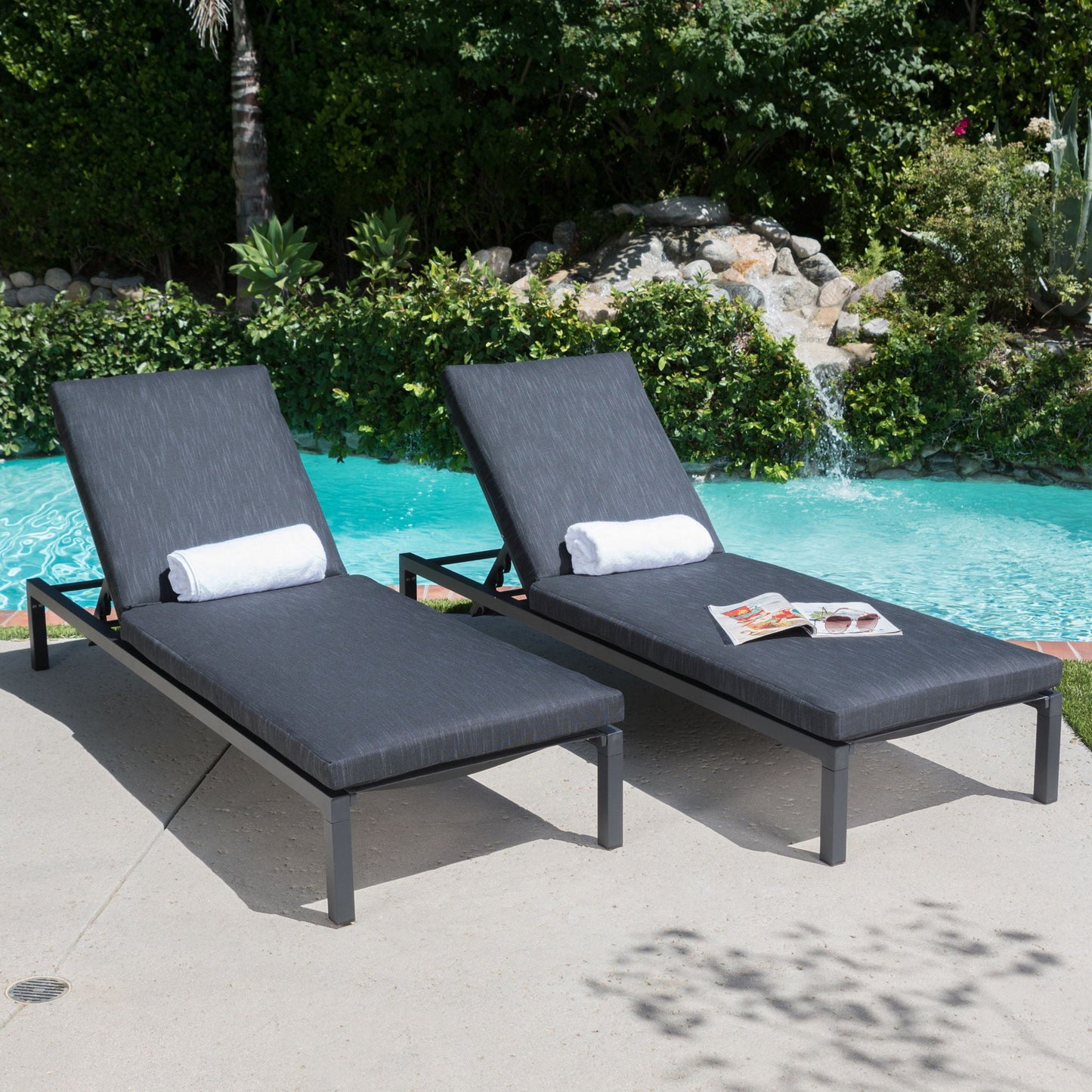 Modern Chaise Lounge With Water Resistant Fabric Cushions