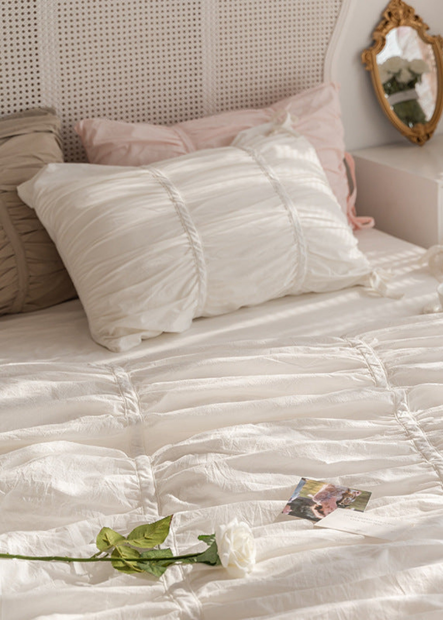 Coquette Ruffle Bedding Set with Ties / White