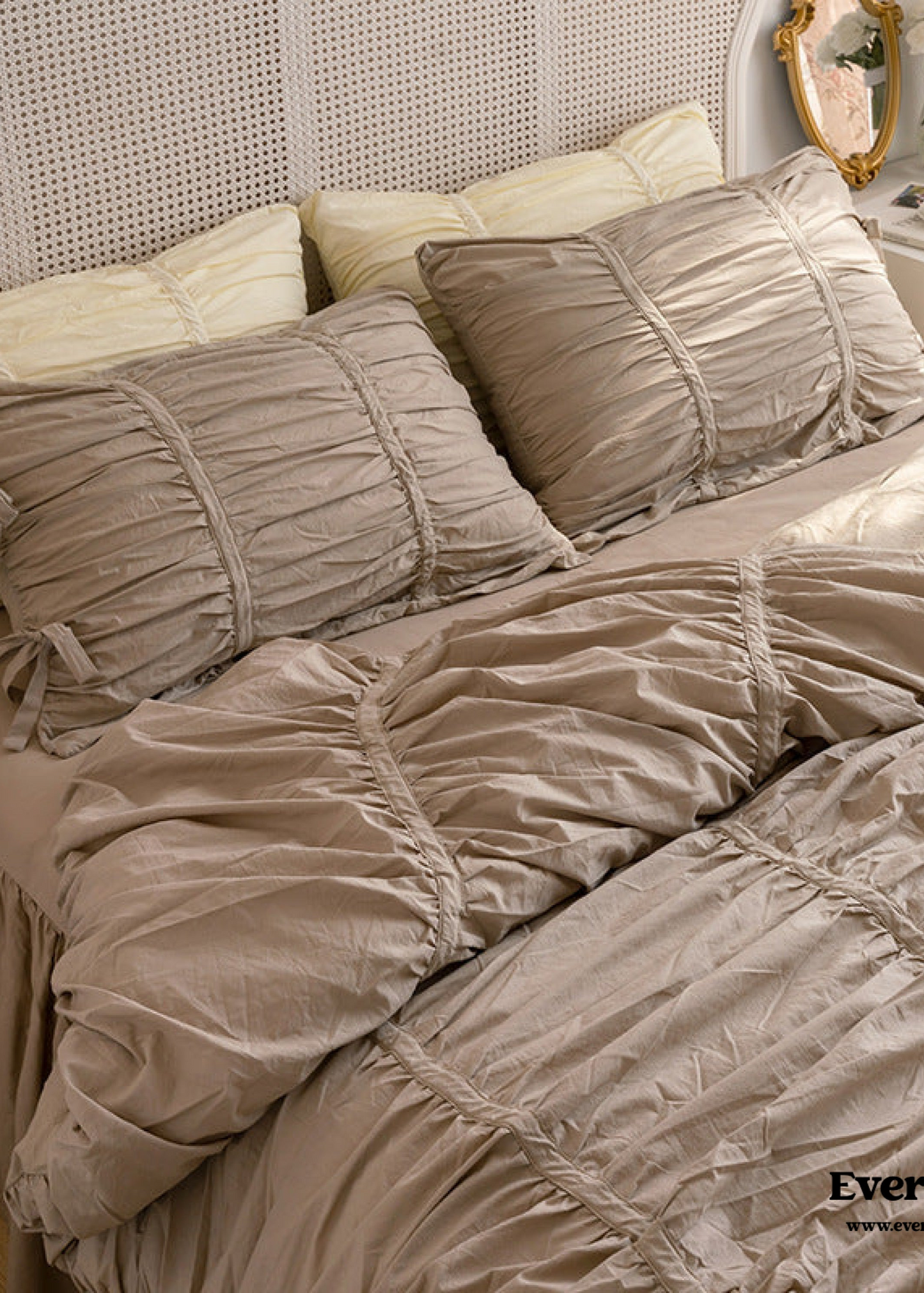 Coquette Ruffle Bedding Set with Ties / White