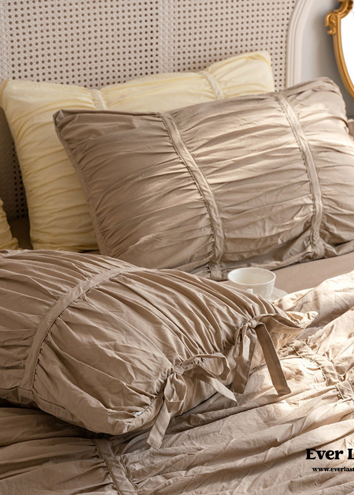 Coquette Ruffle Bedding Set with Ties / White