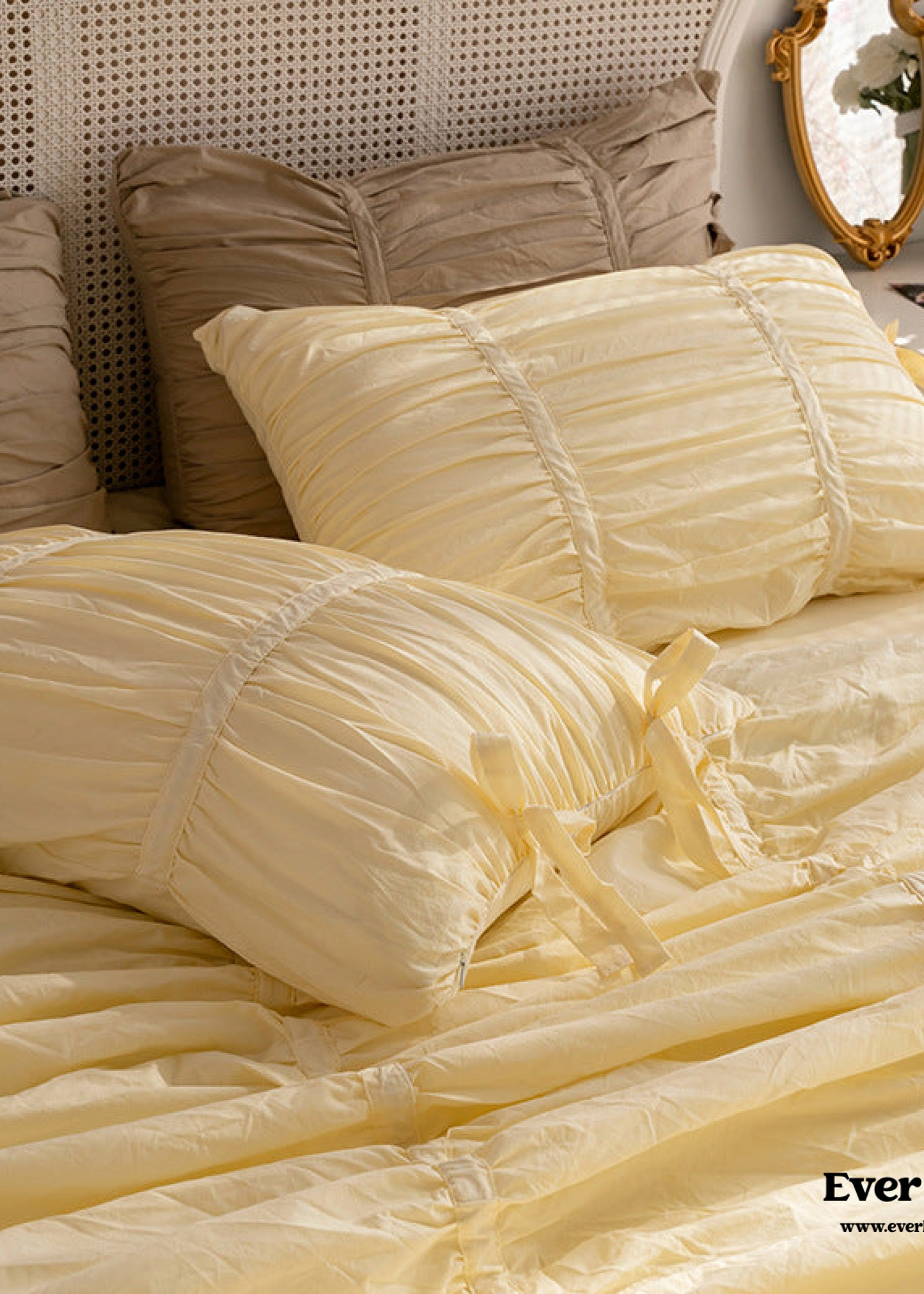 Coquette Ruffle Bedding Set with Ties / White