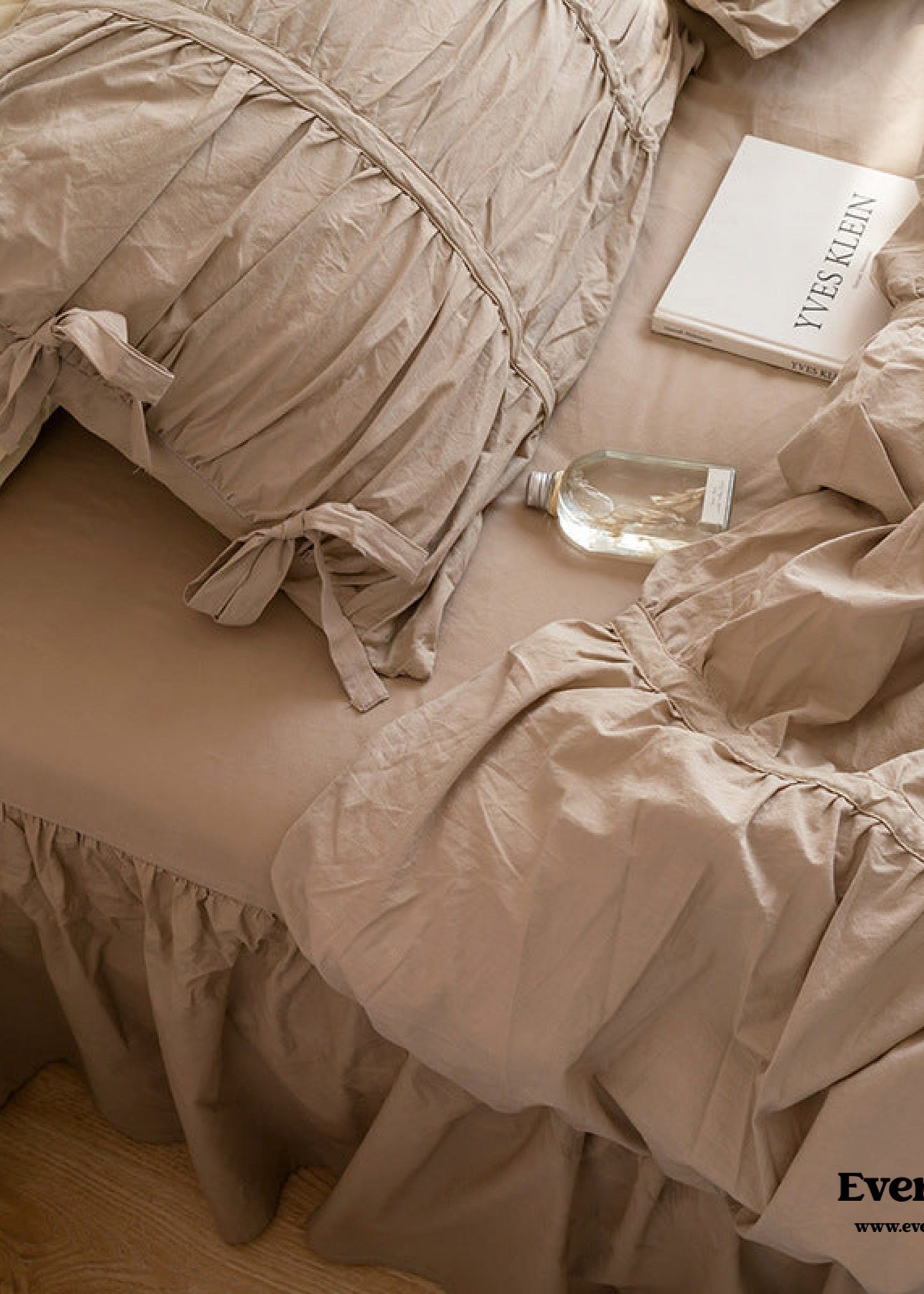 Coquette Ruffle Bedding Set with Ties / White