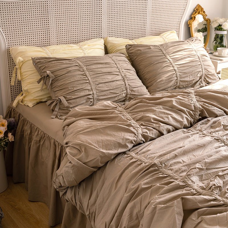 Coquette Ruffle Bedding Set with Ties / Pink