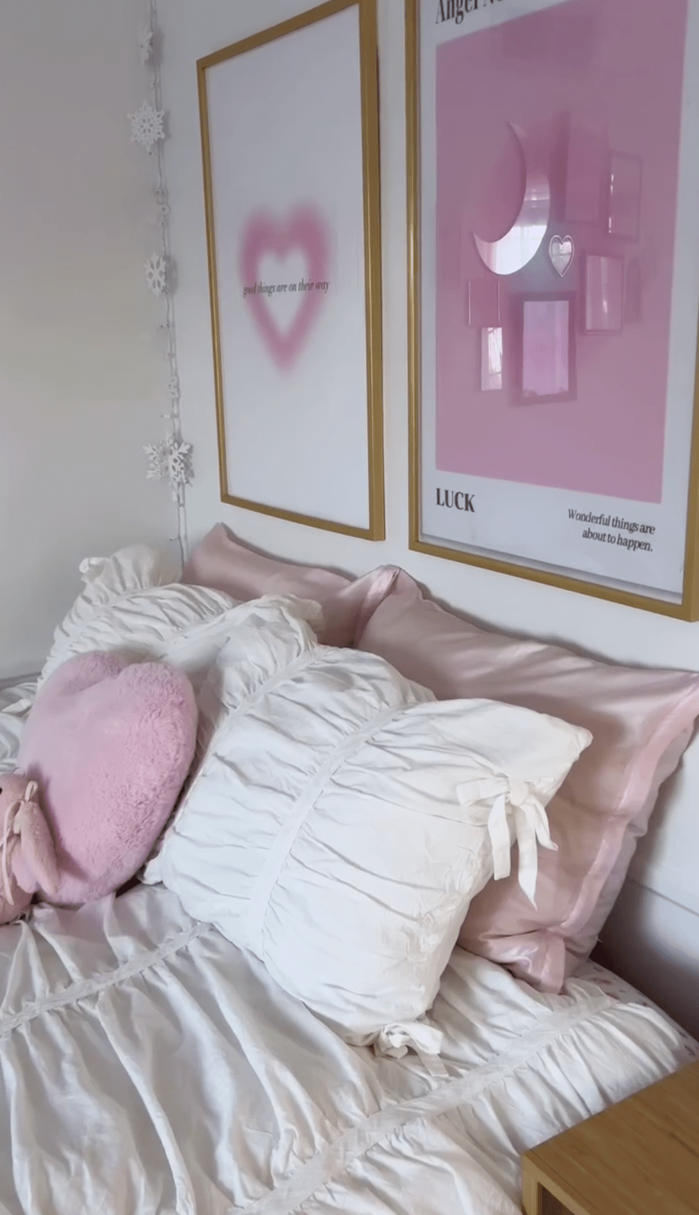 Coquette Ruffle Bedding Set with Ties / Pink