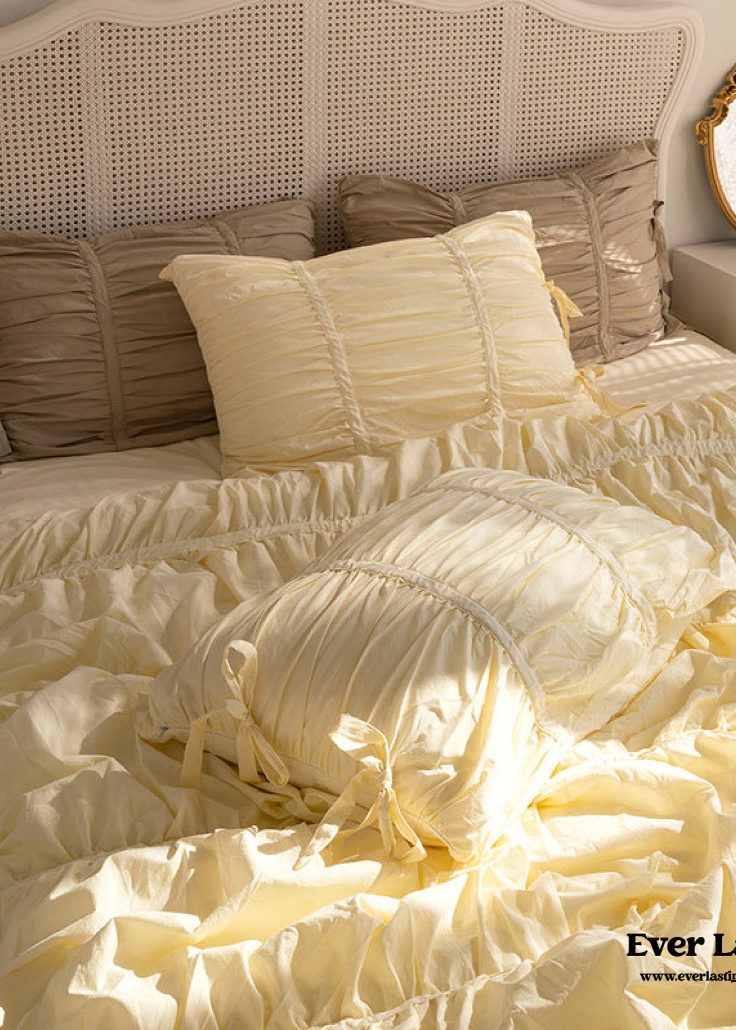 Coquette Ruffle Bedding Set with Ties / Pink