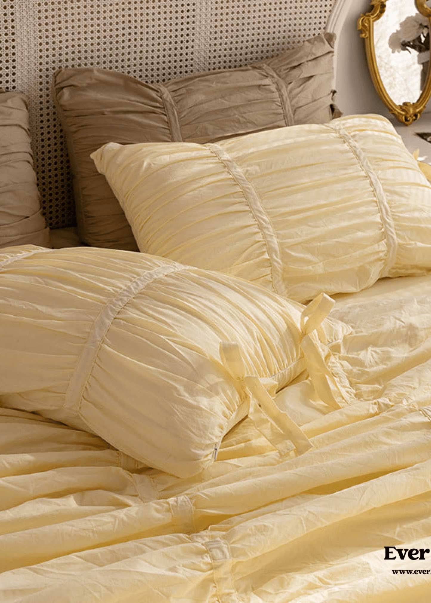 Coquette Ruffle Bedding Set with Ties / Pink
