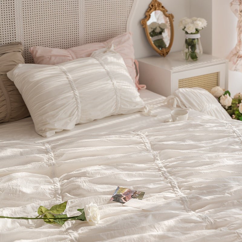 Coquette Ruffle Bedding Set with Ties / White