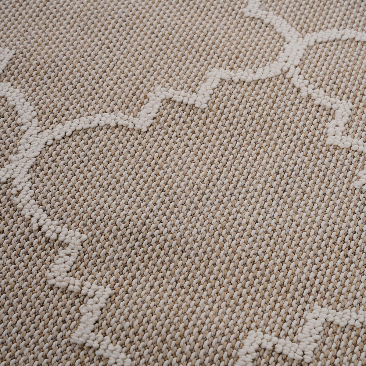 Guros Collection 4' x 6' Area Rug