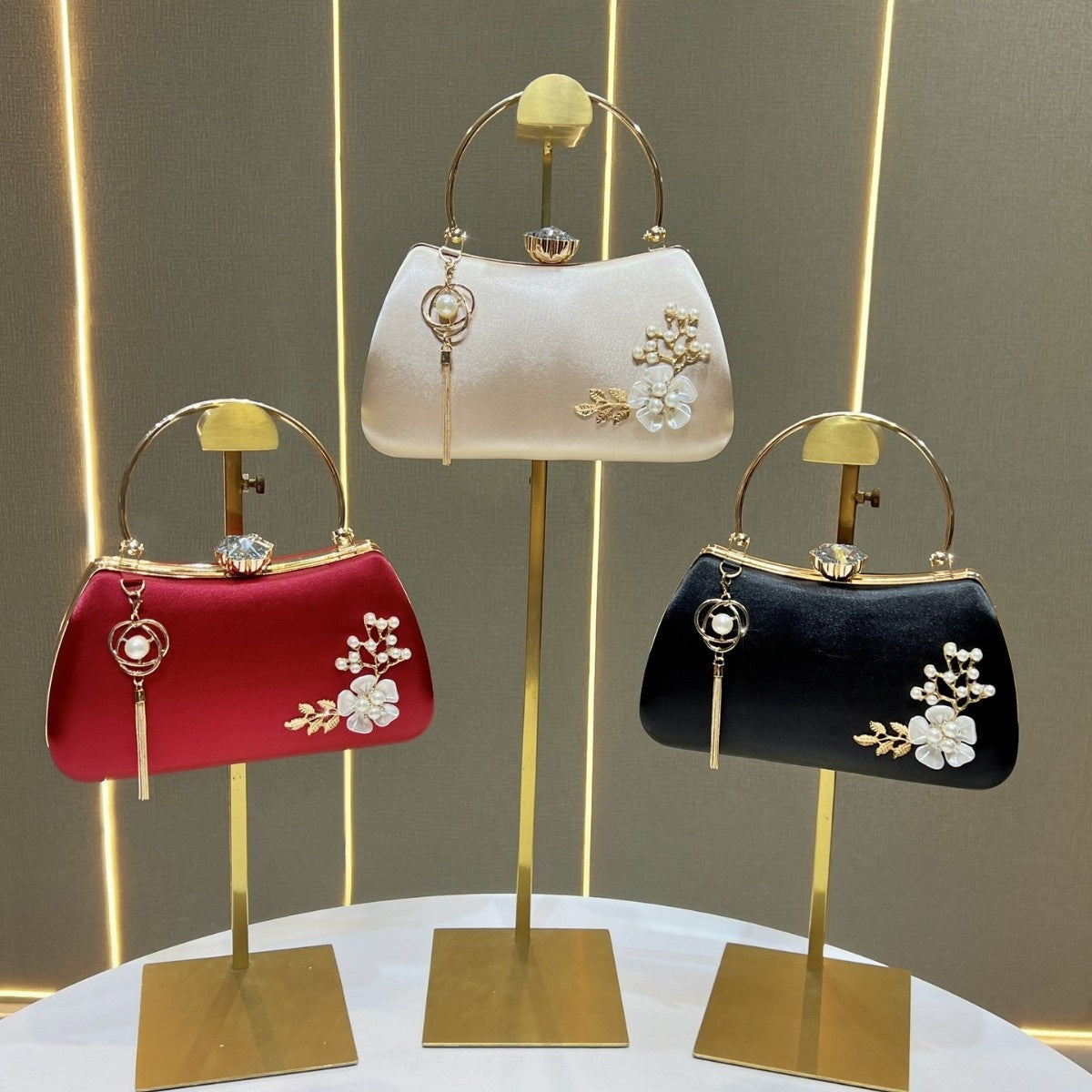 Pearl-encrusted Diamond-studded Tassel Pendant Handbag