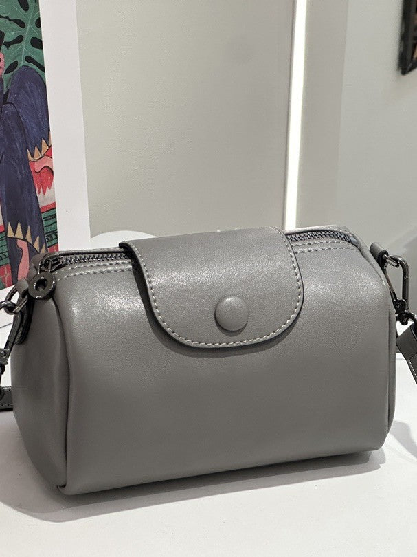 Urban Minimalist Versatile New High-End Feel Work Desk Organizer Bag, Leather Pillow Bag, Light Luxury Shoulder And Crossbody Bag