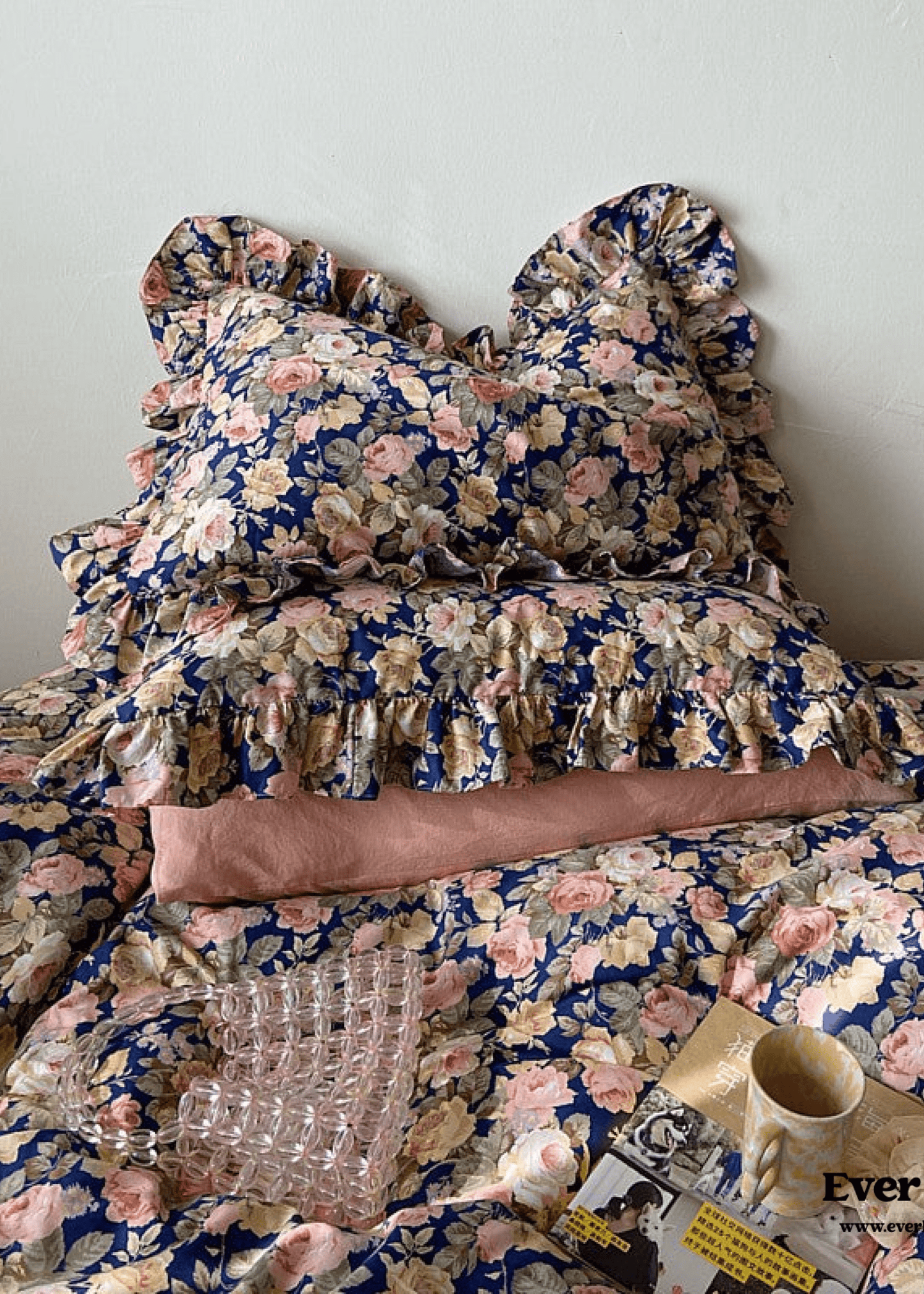 Dark Garden Floral Bedding Set / Beige Mix