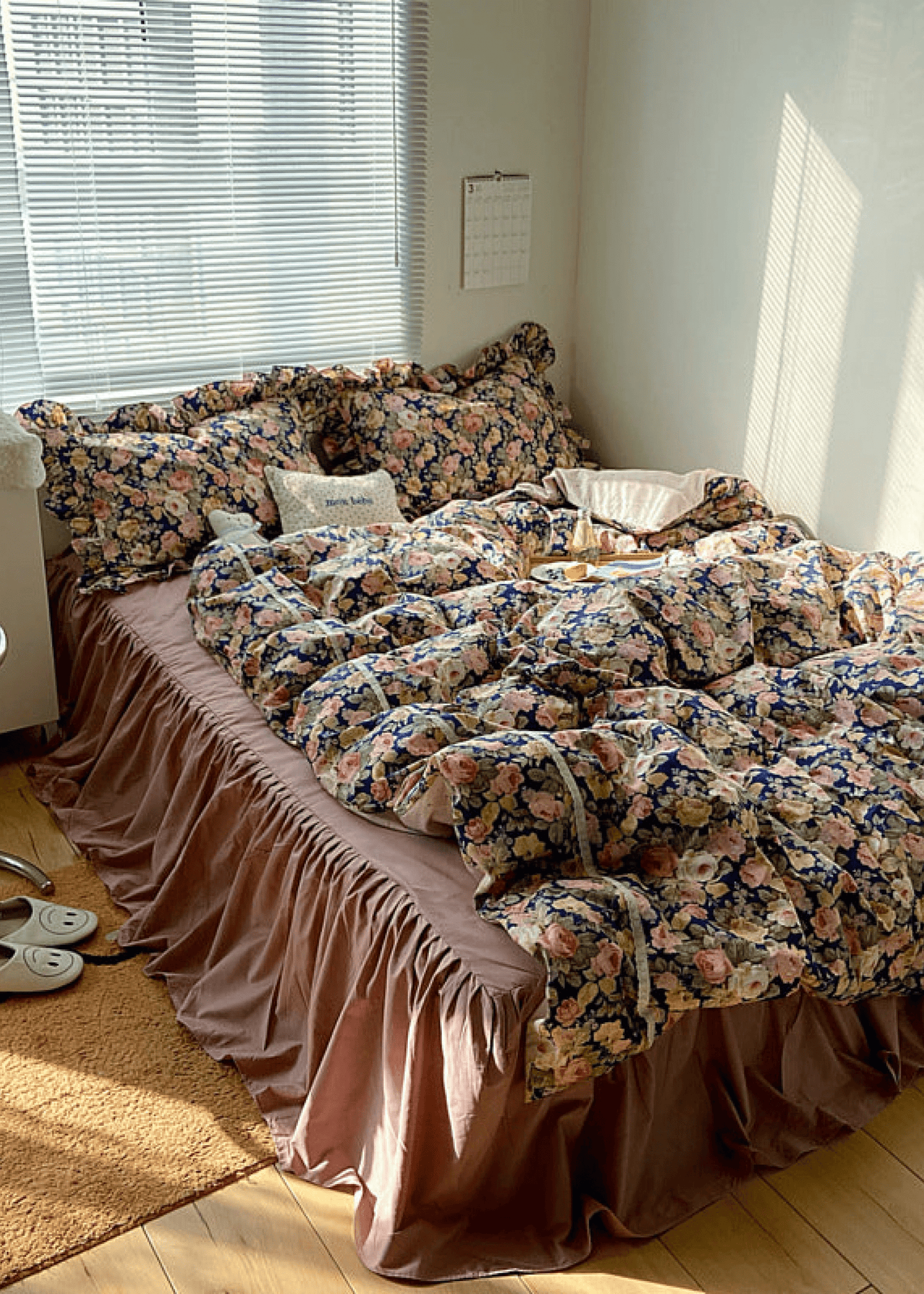 Dark Garden Floral Bedding Set / Beige Mix
