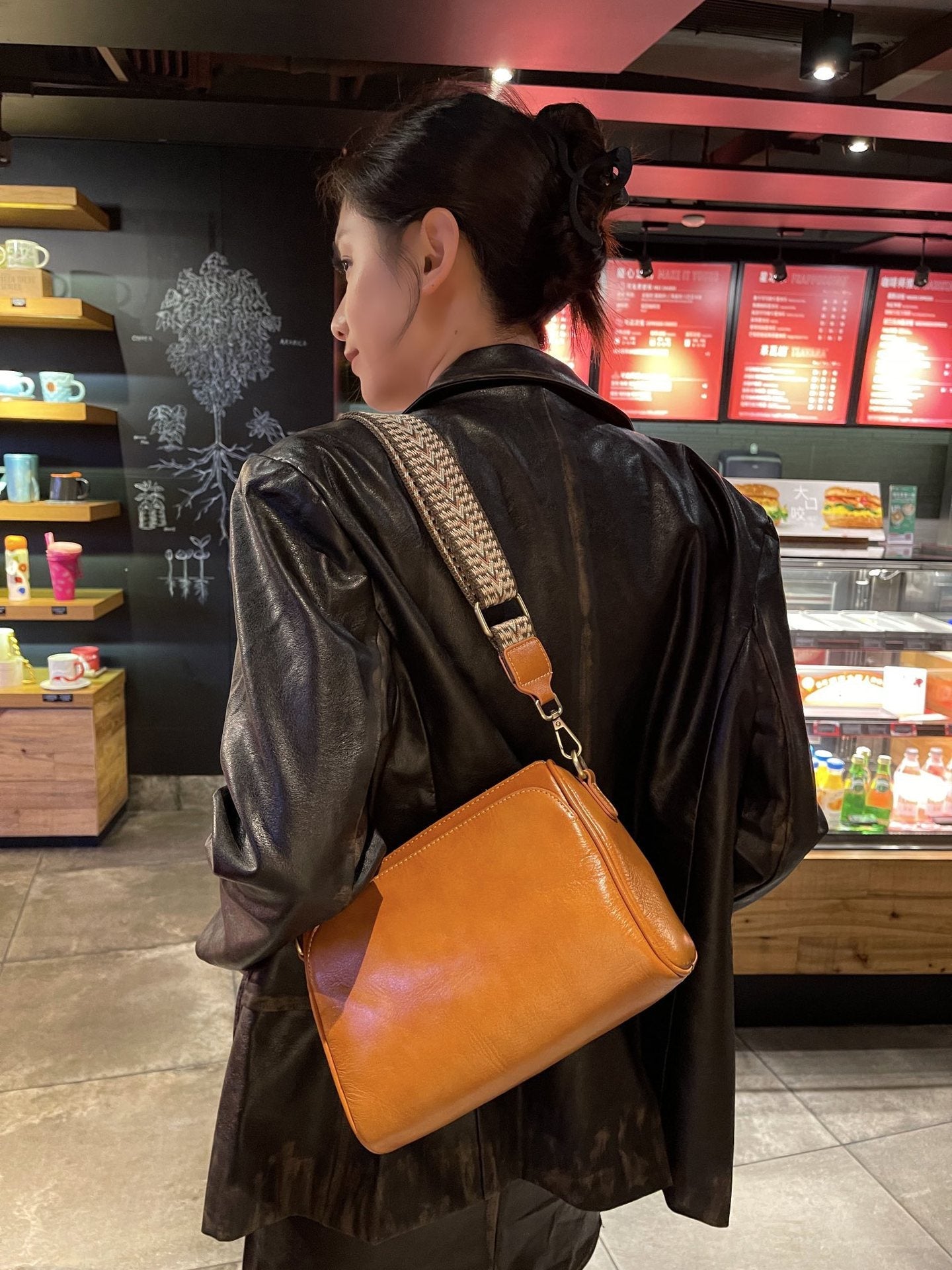 Genuine Leather Women's Bag, 2025 New Cross-border Style, Commuter Shoulder Bag, Large Capacity Messenger Bag, Top-layer Cowhide Crossbody Pillow Bag