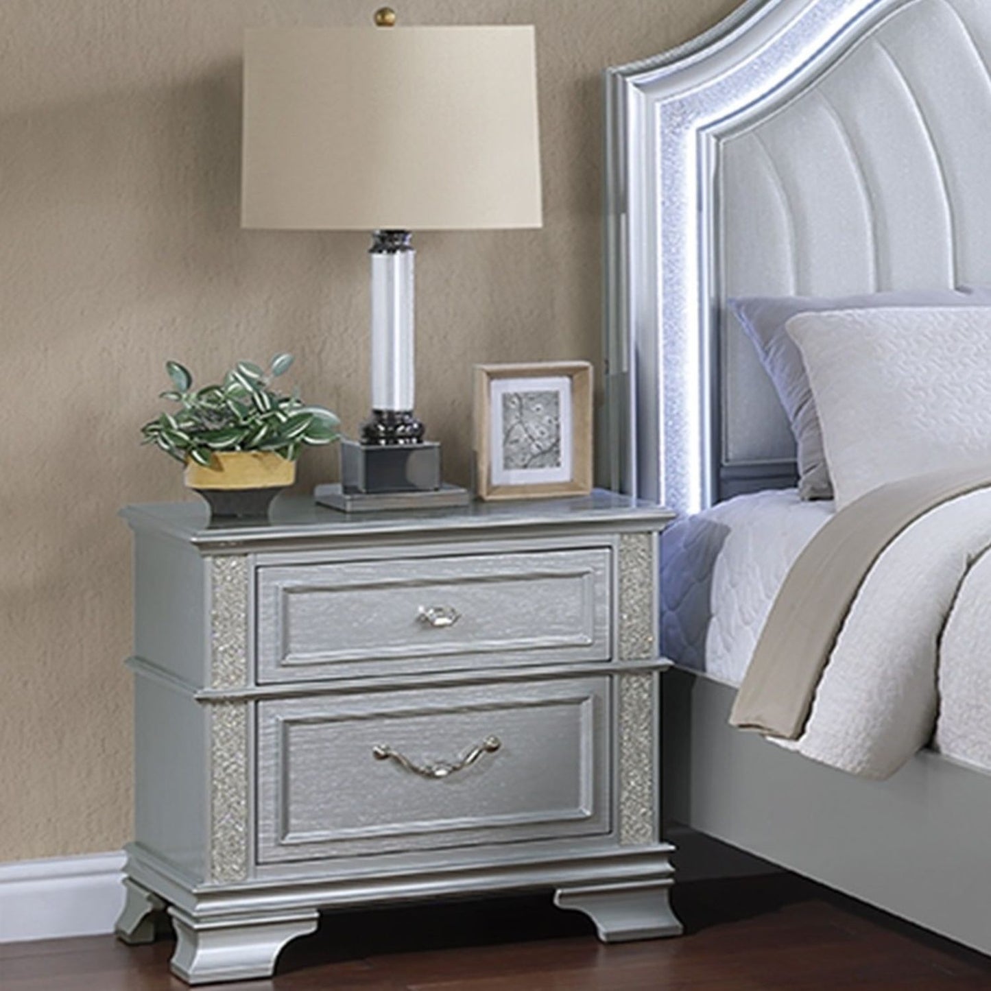 3 Piece Bedroom Set With Elegant Bed, 2 Nightstands