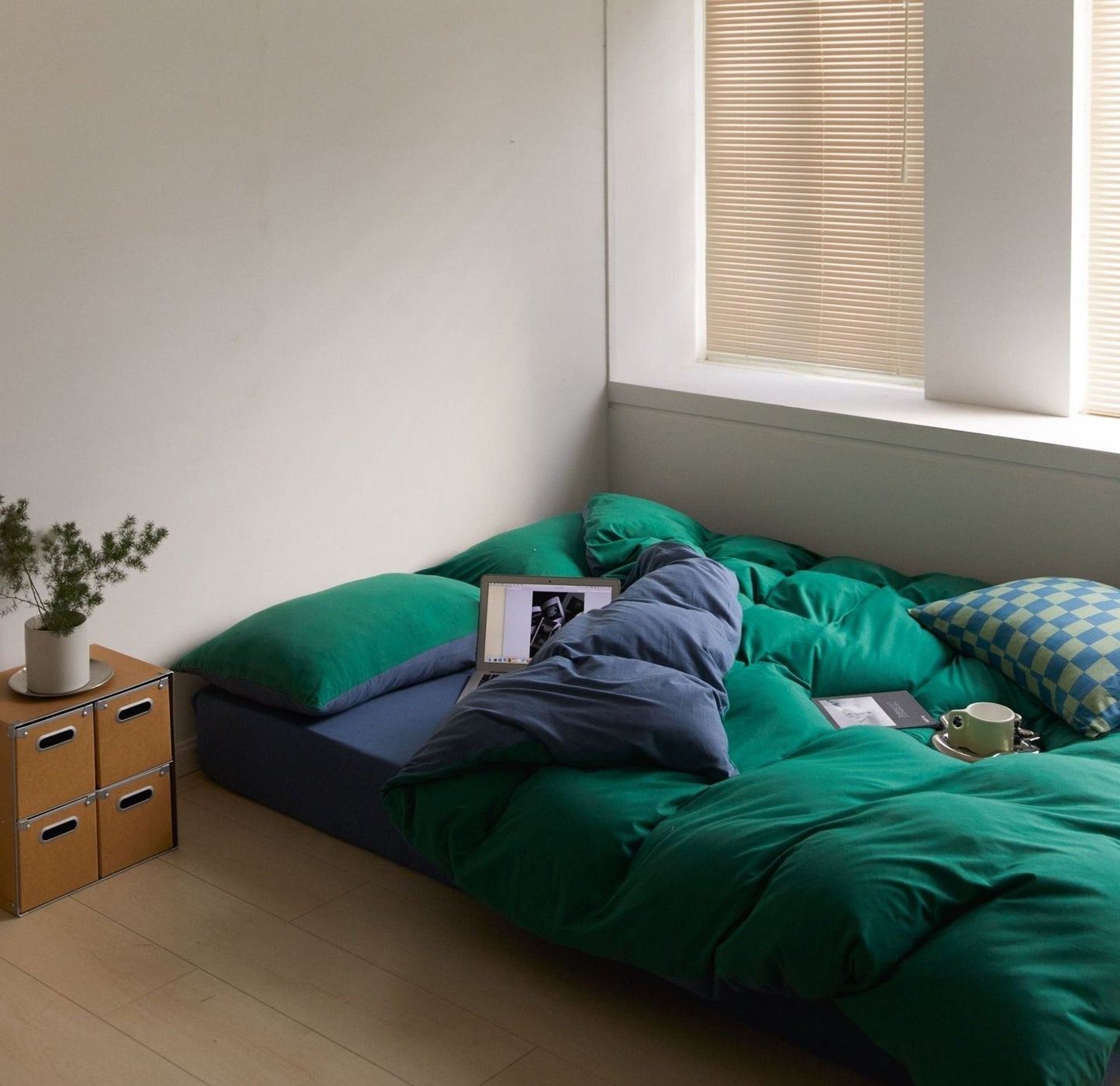 Duo Bedding Set / Green + Blue