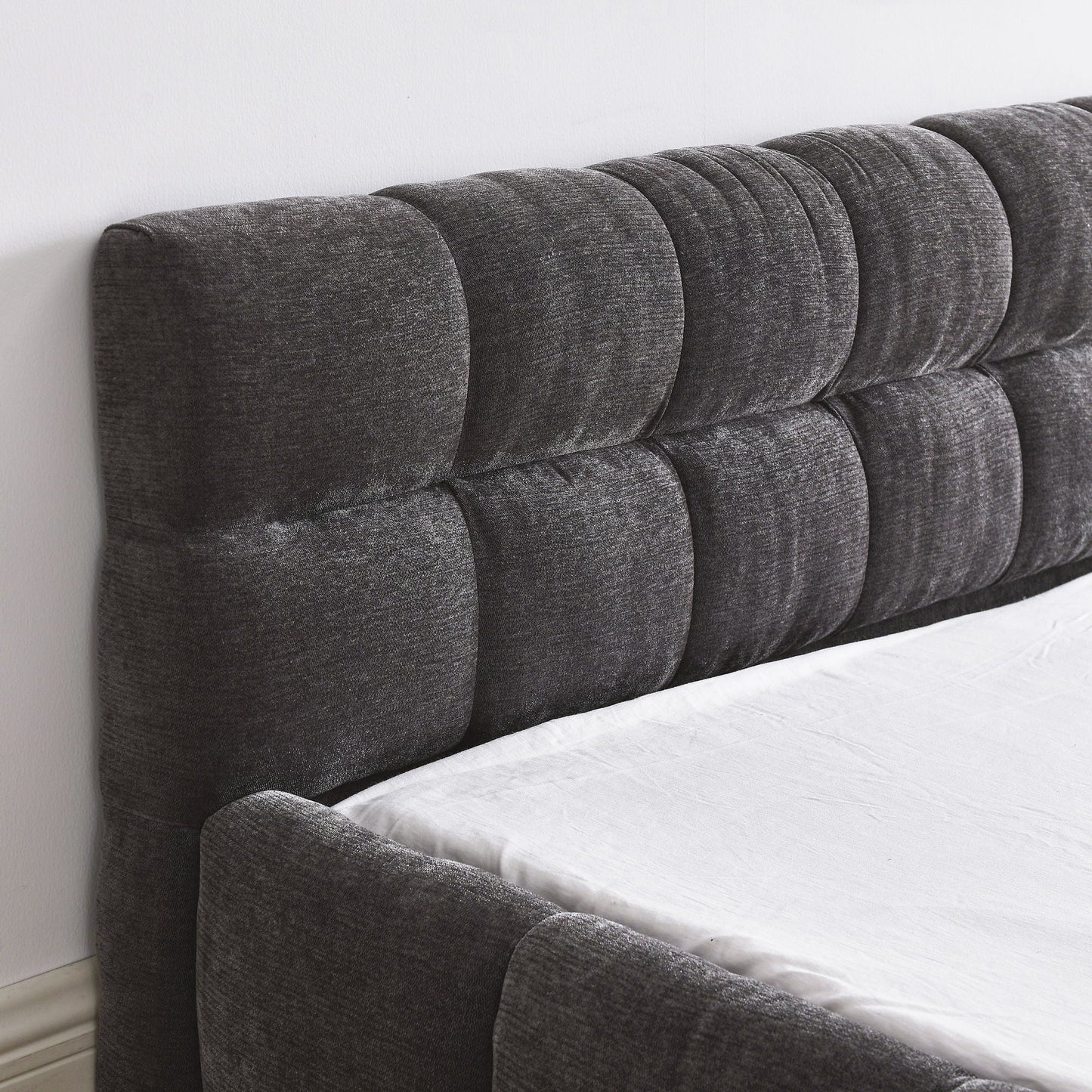 Modern Platform Bed Frame With Thick Fabric