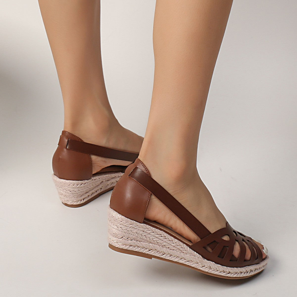 European And American Style Strappy Roman Sandals In Solid Color With A Thick Sole