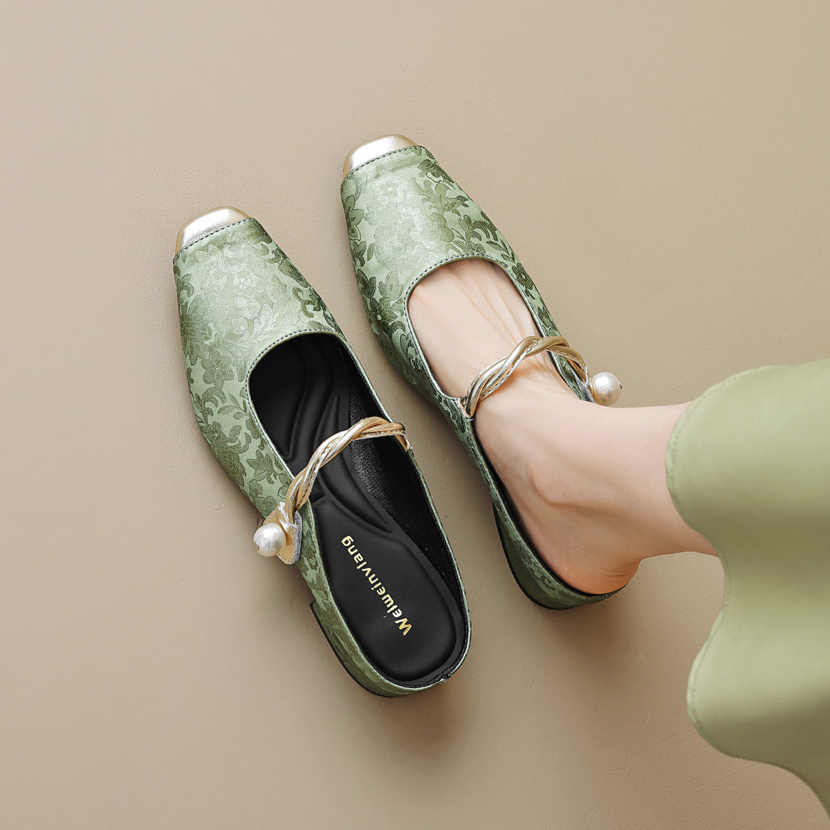 New Chinese Design Closed-toe Slippers For Women Perfect For Stepping Out