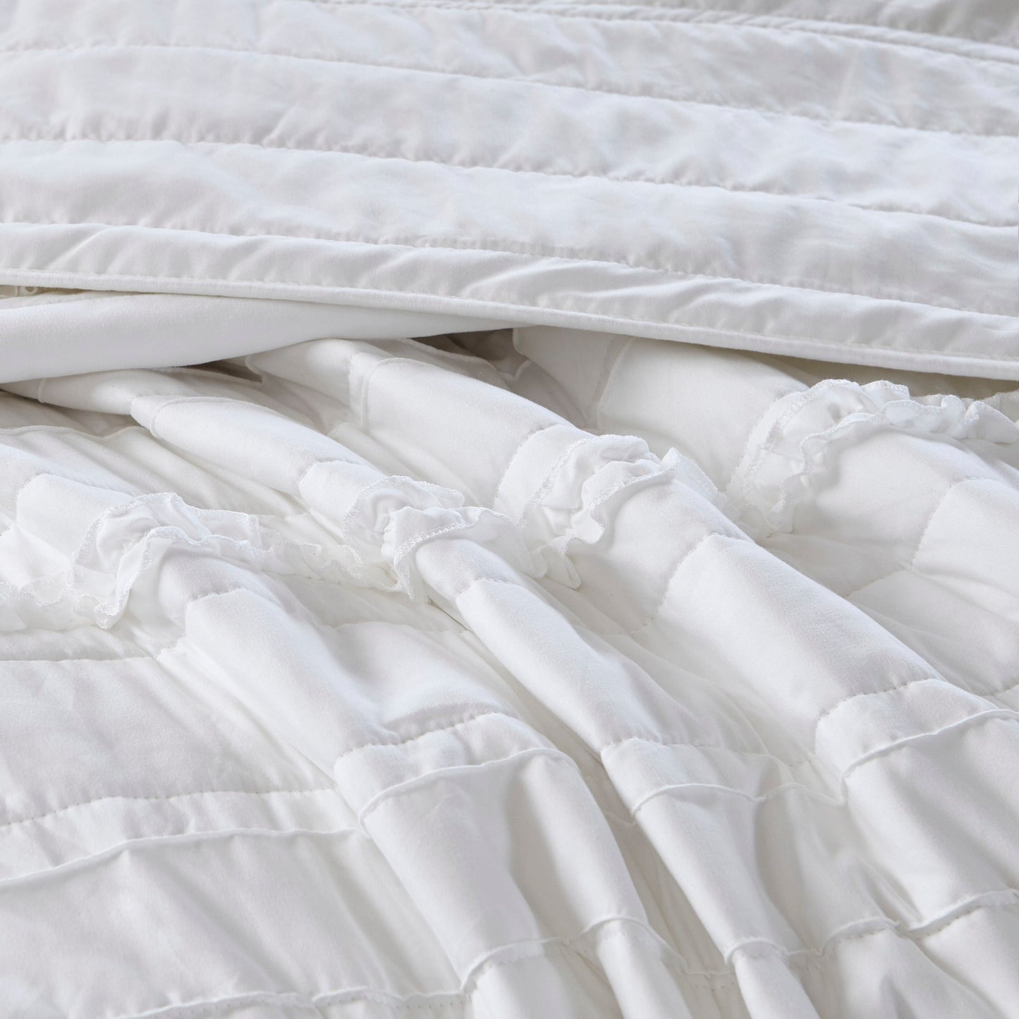 4 Piece Reversible Ruffle Quilt Set with Throw Pillow White King/Cal King