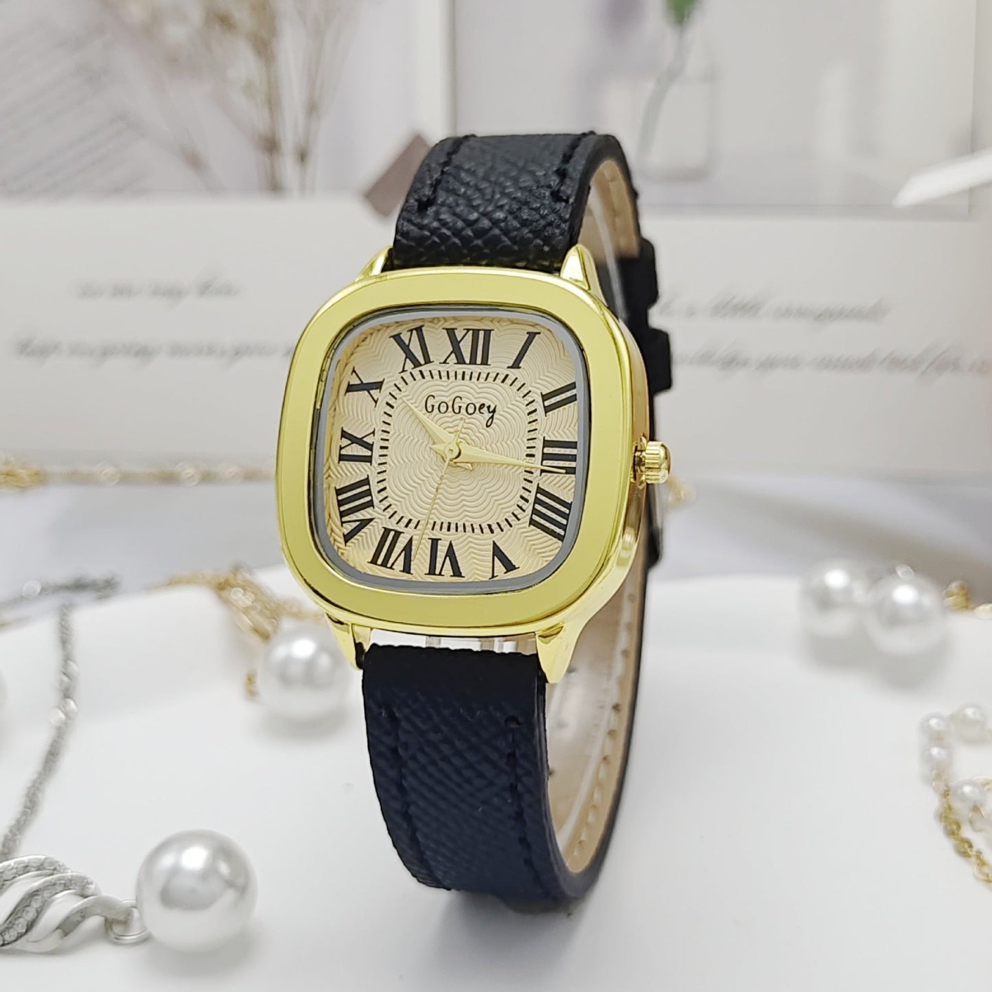 Retro Roman Dial Leather Strap Watch For Women