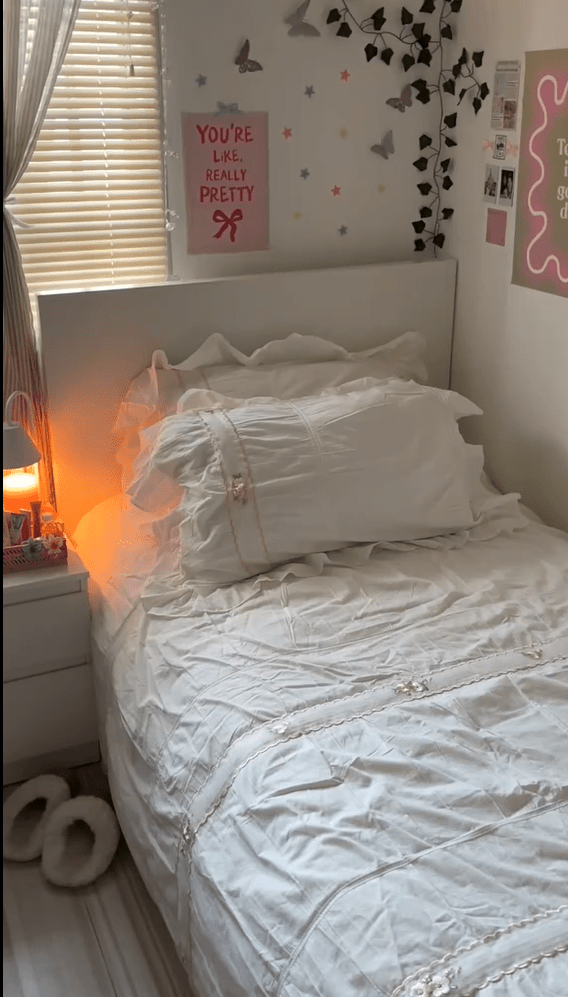 Embroidered Lace Ruffle Bedding Set / Pink